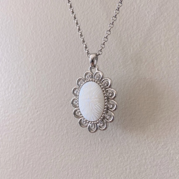 LIA Sophia Chantilly Necklace White Shell And CZ - Picture 4 of 8